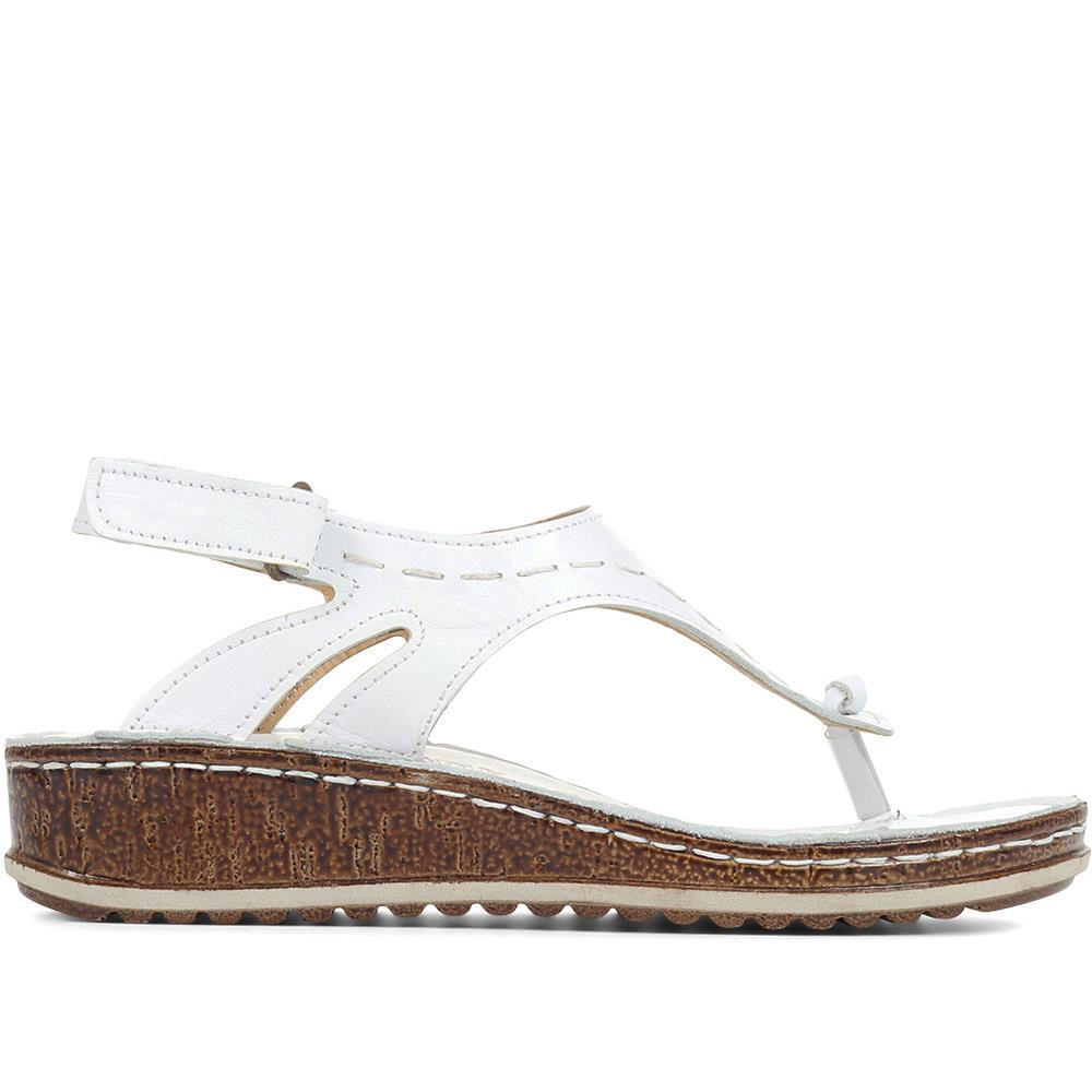 Buy Rubber-Stud Leather Toe-Post Sandals Online | Fitflop